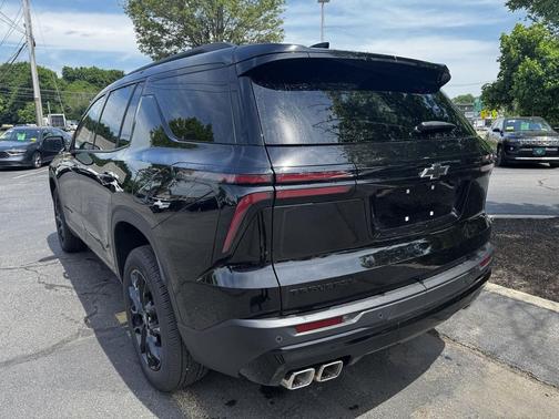 Mosaic Black Metallic 2026 Chevrolet Traverse LT