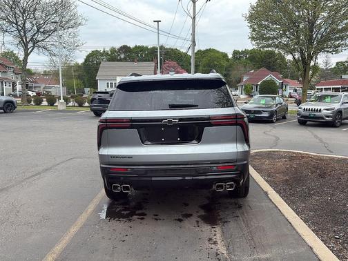 Sterling Gray Metallic 2026 Chevrolet Traverse LT
