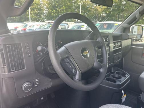 2025 Chevrolet Express 2500 RWD 2500 Regular Wheelbase WT