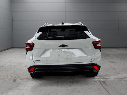 Summit White 2026 Chevrolet Trax LT