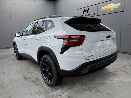 Summit White 2026 Chevrolet Trax LT