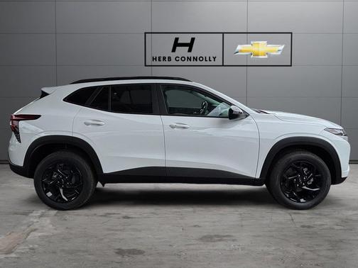 Summit White 2026 Chevrolet Trax LT