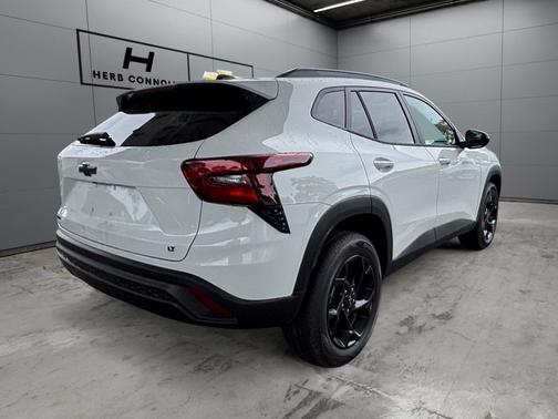 Summit White 2026 Chevrolet Trax LT