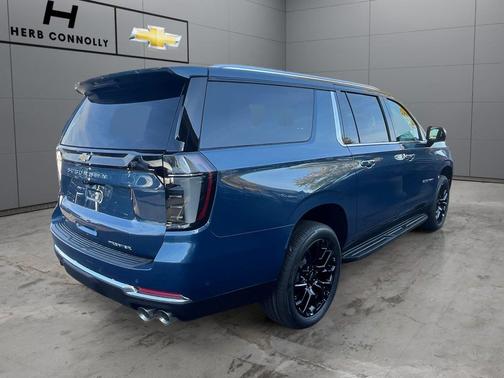 Lakeshore Blue Metallic 2027 Chevrolet Suburban Premier
