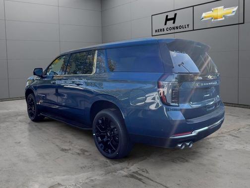 Lakeshore Blue Metallic 2027 Chevrolet Suburban Premier