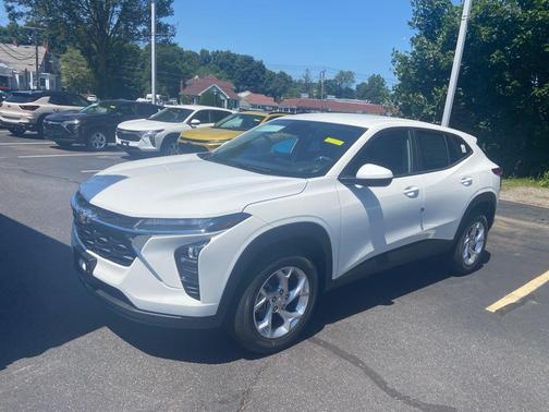 2025 Chevrolet Trax LS