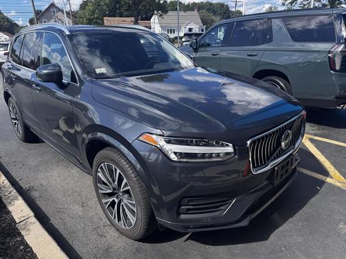Savile Grey Metallic 2022 Volvo XC90 T5 Momentum