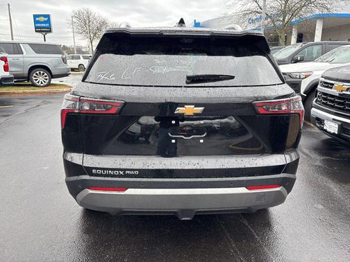 Mosaic Black Metallic 2026 Chevrolet Equinox 1LT