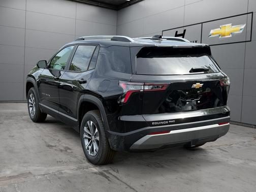 Mosaic Black Metallic 2026 Chevrolet Equinox 1LT
