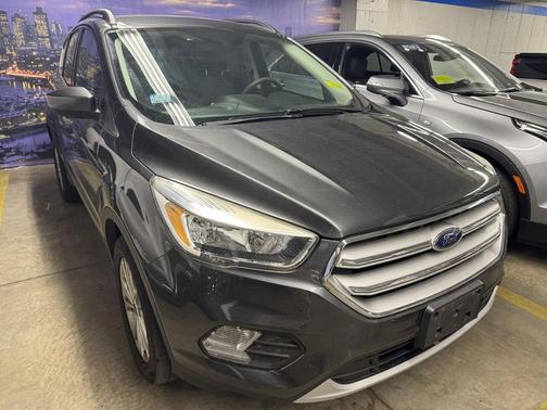 Magnetic 2018 Ford Escape SE