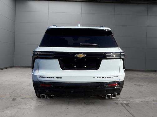 Polar White Tricoat 2027 Chevrolet Traverse High Country