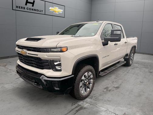 White Sands 2026 Chevrolet Silverado 2500 Custom