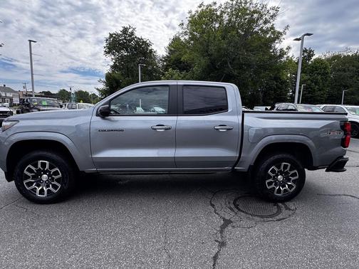 Sterling Gray Metallic 2024 Chevrolet Colorado LT