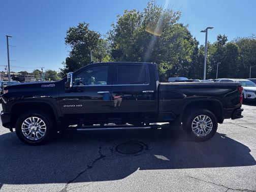 Mosaic Black Metallic 2022 Chevrolet Silverado 2500 High Country