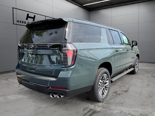 Cypress Gray 2026 Chevrolet Suburban Z71, 4WD