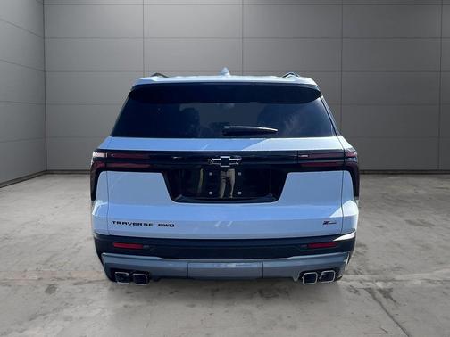 Polar White Tricoat 2027 Chevrolet Traverse AWD Z71