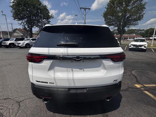 Summit White 2023 Chevrolet Traverse RS
