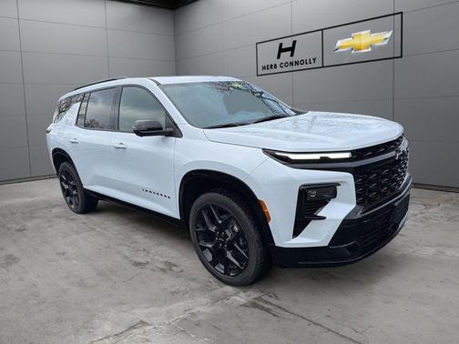 Polar White Tricoat 2026 Chevrolet Traverse RS