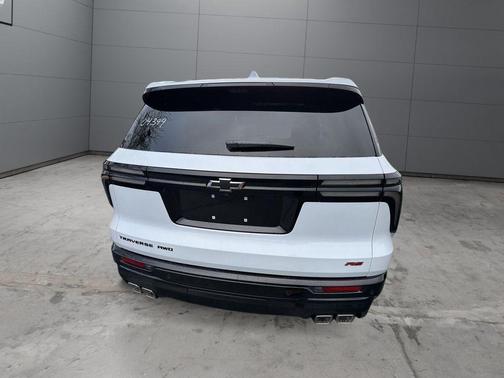 Polar White Tricoat 2026 Chevrolet Traverse RS