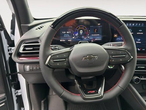 Polar White Tricoat 2026 Chevrolet Traverse RS