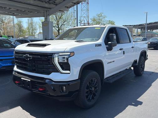 Summit White 2026 Chevrolet Silverado 2500 LTZ