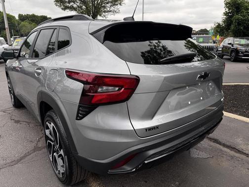 Sterling Gray Metallic 2026 Chevrolet Trax FWD 2RS