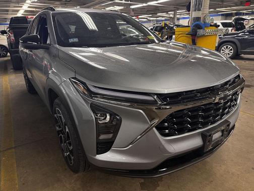 Sterling Gray Metallic 2026 Chevrolet Trax FWD 2RS