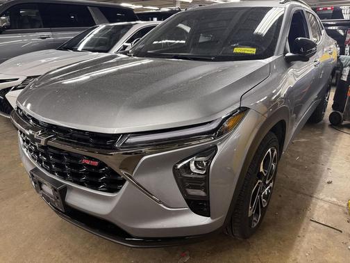 Sterling Gray Metallic 2026 Chevrolet Trax FWD 2RS