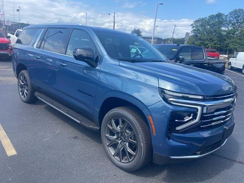 2025 Chevrolet Suburban LT
