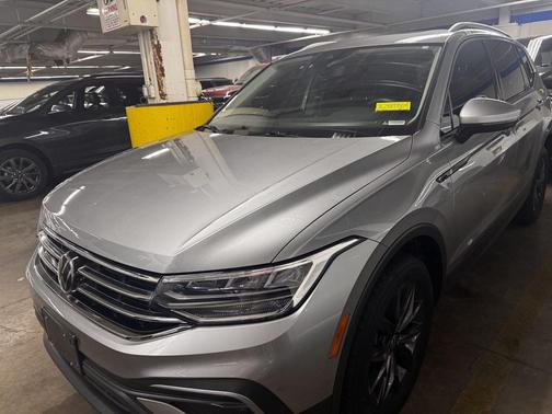 Platinum Gray Metallic 2022 Volkswagen Tiguan 2.0T SE 4MOTION
