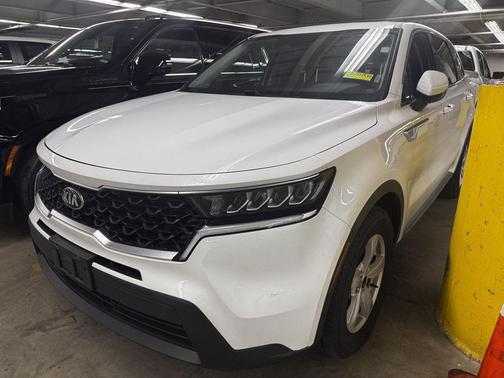 Glacial White Pearl 2021 Kia Sorento LX