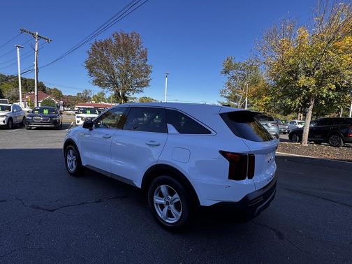 Glacial White Pearl 2021 Kia Sorento LX