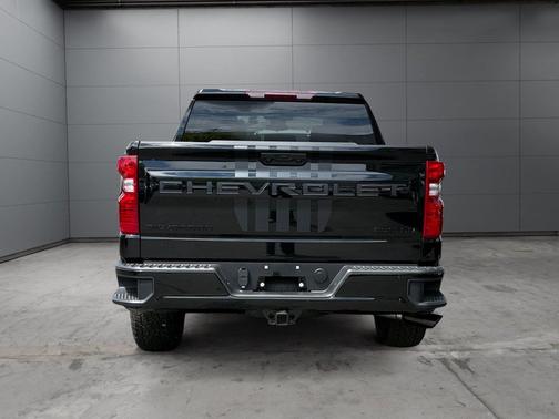 Black 2026 Chevrolet Silverado 1500 Custom