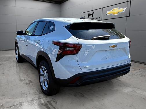 Summit White 2026 Chevrolet Trax LS