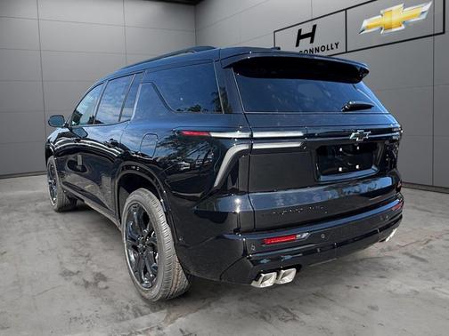 Mosaic Black Metallic 2027 Chevrolet Traverse RS