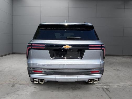 Sterling Gray Metallic 2026 Chevrolet Traverse LT
