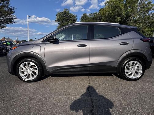 Gray Ghost Metallic 2022 Chevrolet Bolt EUV FWD LT