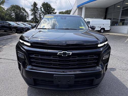 Mosaic Black Metallic 2026 Chevrolet Traverse LT
