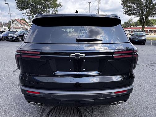 Mosaic Black Metallic 2026 Chevrolet Traverse LT