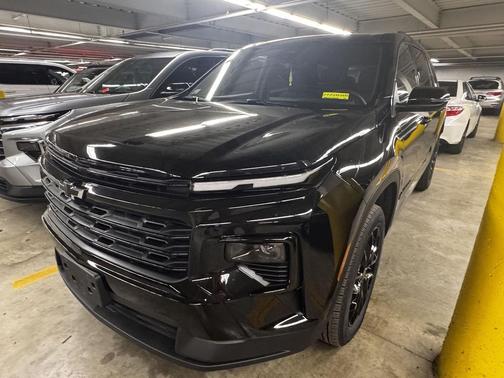 Mosaic Black Metallic 2026 Chevrolet Traverse LT