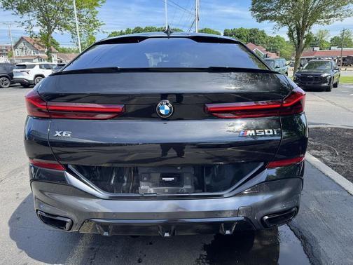 Black Sapphire Metallic 2022 BMW X6 M50i
