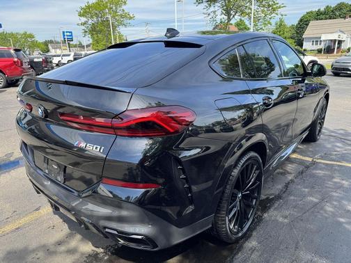 Black Sapphire Metallic 2022 BMW X6 M50i