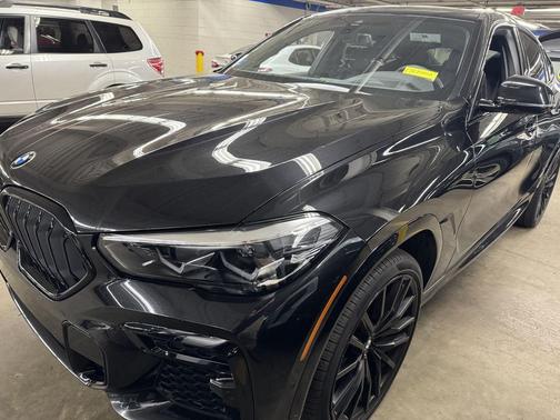 Black Sapphire Metallic 2022 BMW X6 M50i