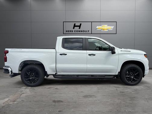 Summit White 2026 Chevrolet Silverado 1500 Custom