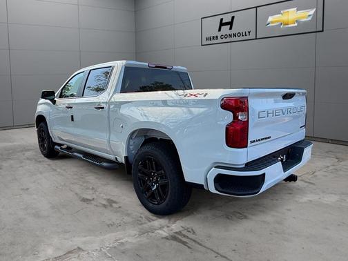Summit White 2026 Chevrolet Silverado 1500 Custom