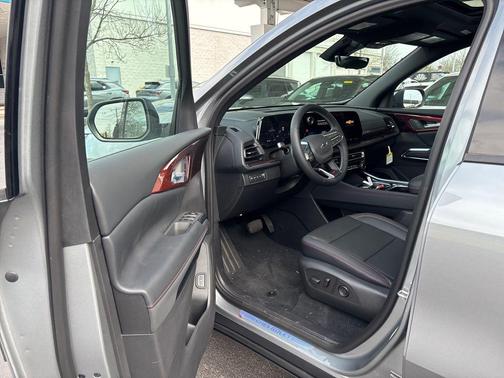 Sterling Gray Metallic 2026 Chevrolet Traverse AWD Z71