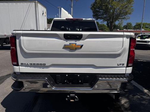 Iridescent Pearl Tricoat 2024 Chevrolet Silverado 2500 LTZ