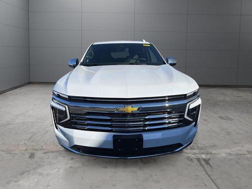 Polar White Tricoat 2026 Chevrolet Suburban Premier