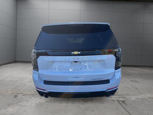 Polar White Tricoat 2026 Chevrolet Suburban Premier