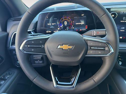 Polar White Tricoat 2026 Chevrolet Suburban Premier